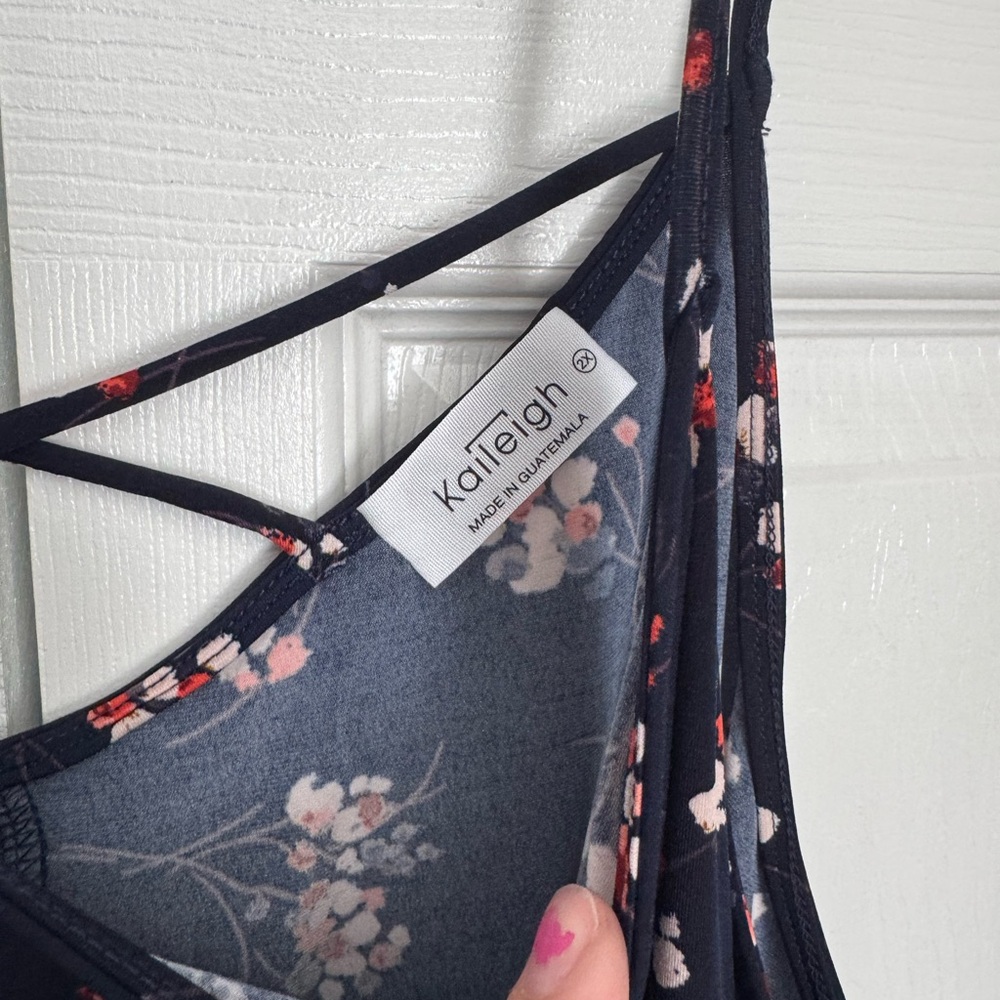 Kaileigh navy floral cross cross tank - Picture 4 of 4